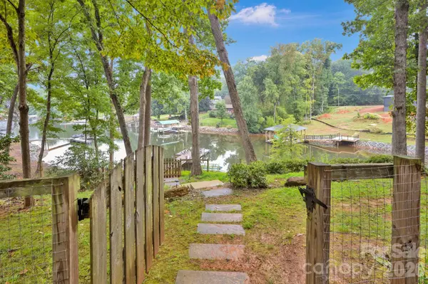 470 Lakeview Shores LOOP, Mooresville, NC 28117
