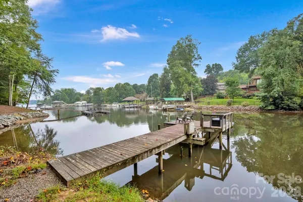 470 Lakeview Shores LOOP, Mooresville, NC 28117