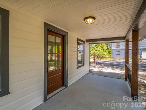 18 Worley PL, Asheville, NC 28806