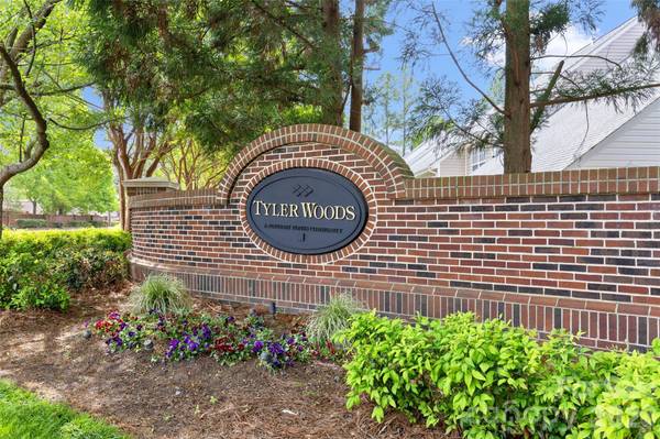 8733 Robinson Forest DR, Charlotte, NC 28277