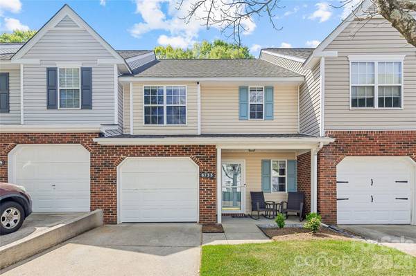 8733 Robinson Forest DR, Charlotte, NC 28277