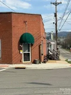 7 N Mitchell AVE, Bakersville, NC 28705