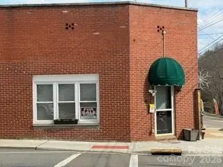 7 N Mitchell AVE, Bakersville, NC 28705