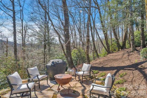572 Skyland View DR, Blowing Rock, NC 28605