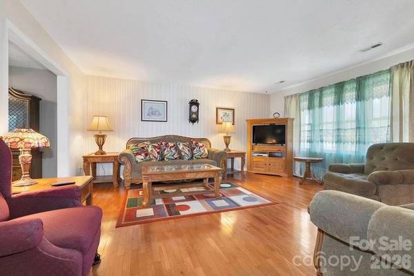 1482 Island Ford RD, Brevard, NC 28712