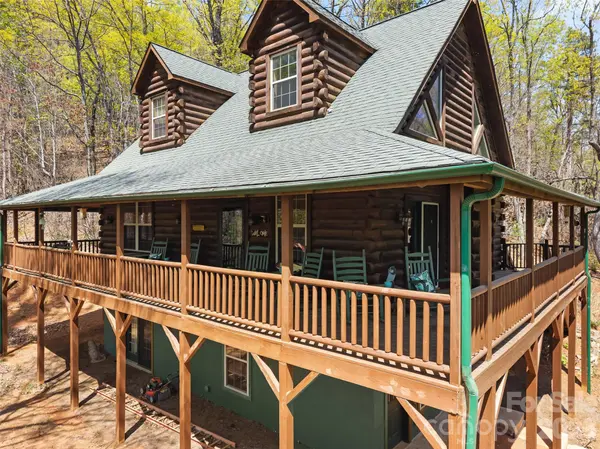 462 Deep Woods LN, Saluda, NC 28773