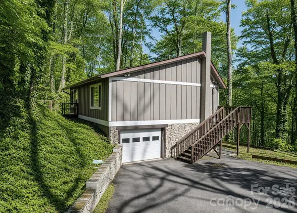 662 Locust DR, Maggie Valley, NC 28751
