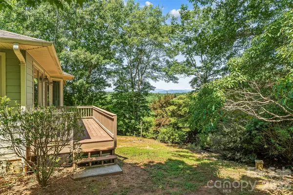27 Magnolia DR, Nebo, NC 28761