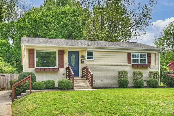 2314 Crestview DR, Charlotte, NC 28216
