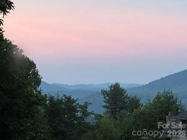 315 Crossvine TRL, Hendersonville, NC 28739