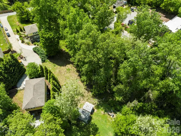 20 Riverlink LN, Asheville, NC 28806
