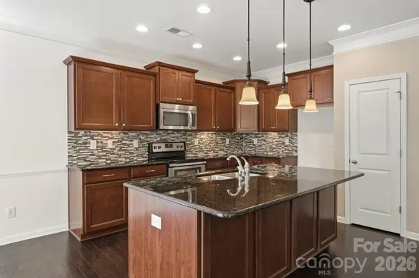 106 E Heart Pine LN, Statesville, NC 28677