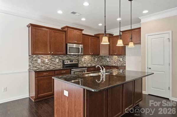 106 E Heart Pine LN, Statesville, NC 28677