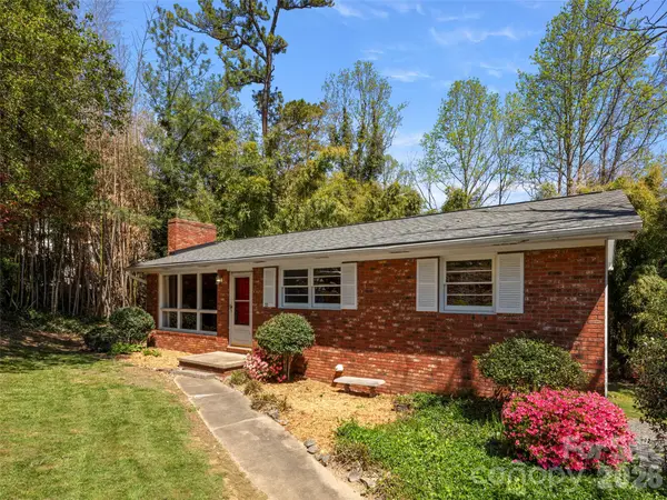 32 Hillendale RD, Asheville, NC 28805