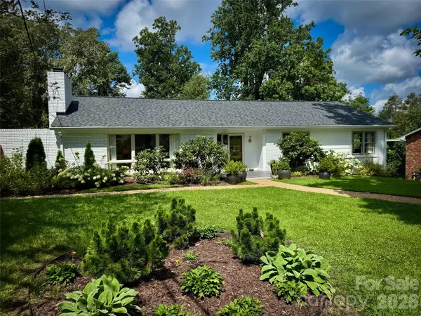 15 Red Oak RD, Asheville, NC 28804