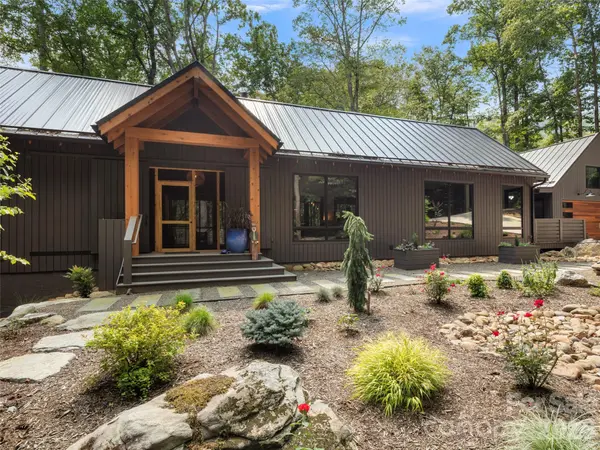 80 Hemlock CIR, Black Mountain, NC 28711