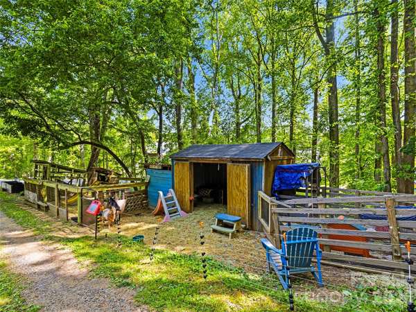 103 Old US 19 23 HWY, Candler, NC 28715