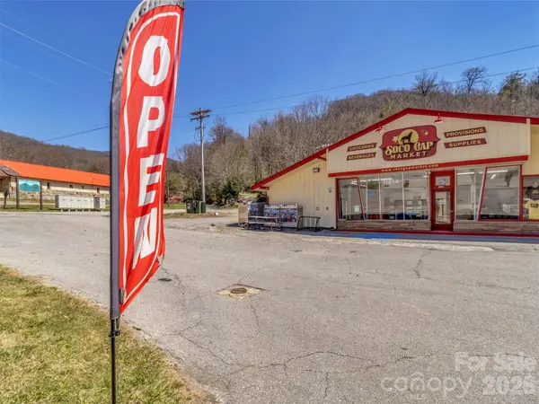 11214 US 19 HWY N, Maggie Valley, NC 28751
