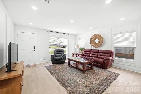 1213 Allegiance DR, Charlotte, NC 28217