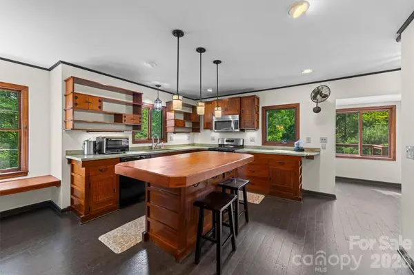 432 Turkey Creek RD, Leicester, NC 28748