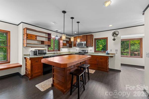 432 Turkey Creek RD, Leicester, NC 28748