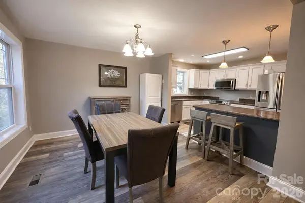 25 Eastwind LN, Candler, NC 28715