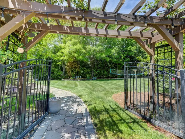 725 Wild Berry CT, Waxhaw, NC 28173