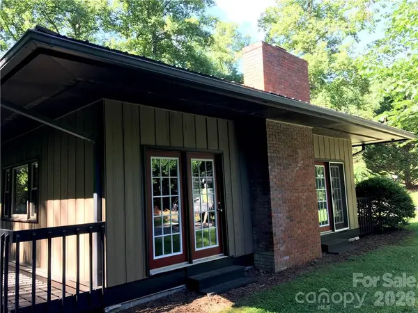 99999 Red Oak Forest RD, Fairview, NC 28730