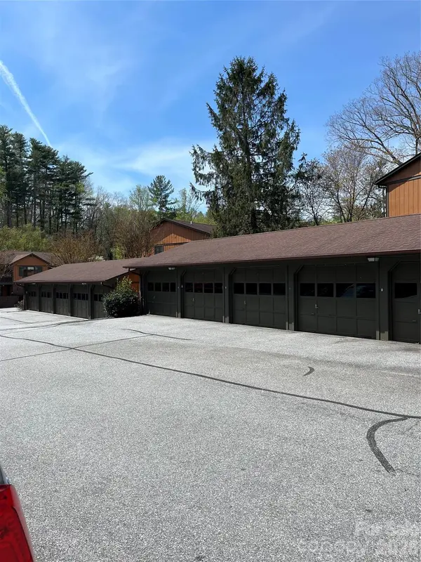 1763 Haywood Manor RD #D, Hendersonville, NC 28791