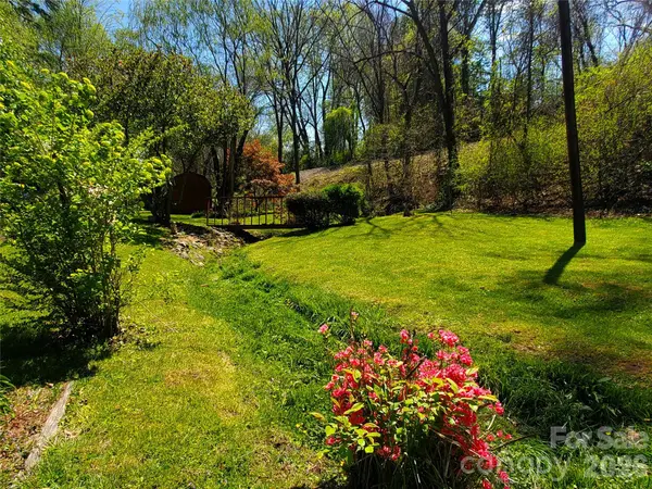 20 Homewood DR, Asheville, NC 28803