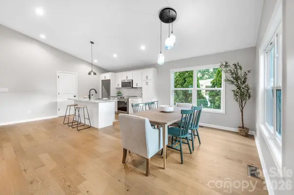 1182 Crabtree RD, Waynesville, NC 28785
