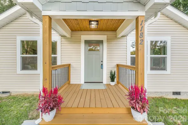 1182 Crabtree RD, Waynesville, NC 28785