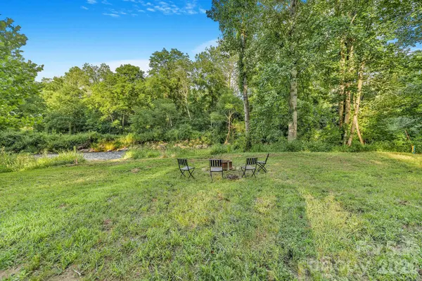 1182 Crabtree RD, Waynesville, NC 28785