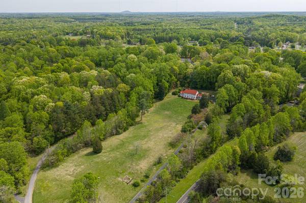 1233 General Hoke DR, Lincolnton, NC 28092