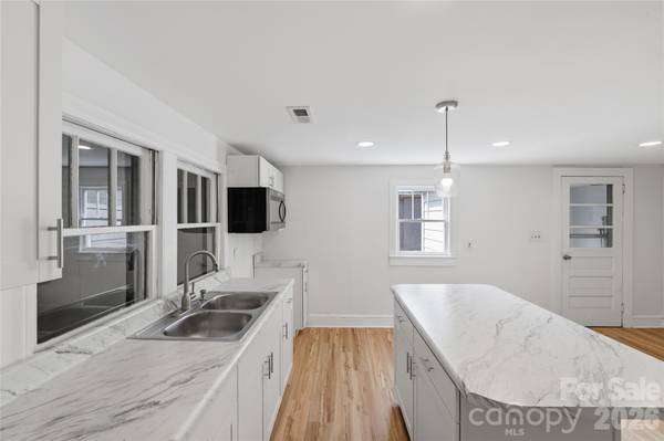 2231 Claremont RD, Newton, NC 28658