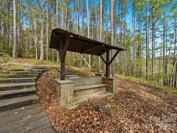6074 Plantation Pointe DR, Granite Falls, NC 28630