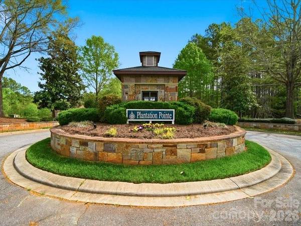 6074 Plantation Pointe DR, Granite Falls, NC 28630