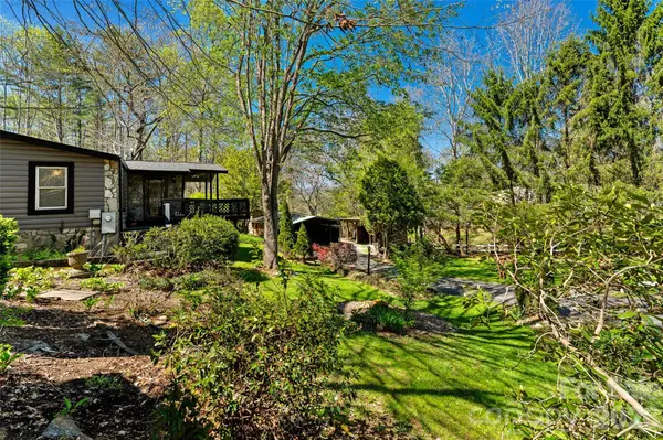19 Timbers Edge LN, Fairview, NC 28730