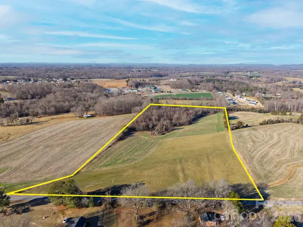 01 Dobbins Mill RD, Yadkinville, NC 27055