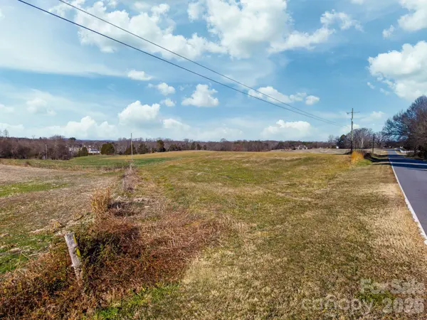 01 Dobbins Mill RD, Yadkinville, NC 27055