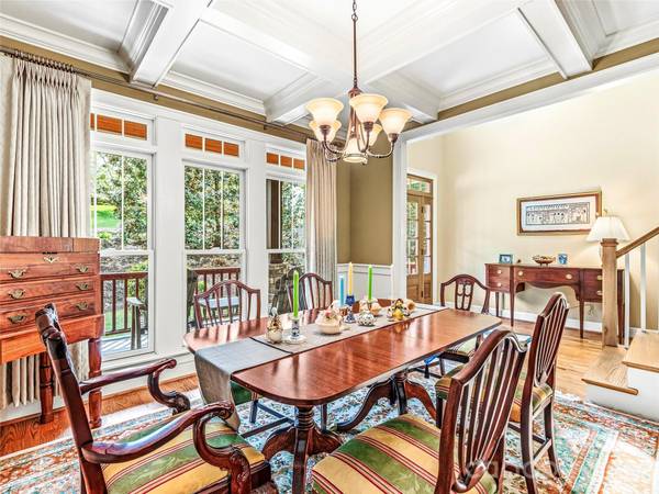 61 Village Pointe LN, Asheville, NC 28803