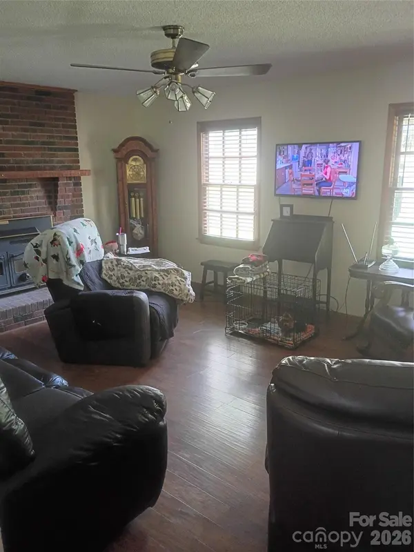 5427 Christopher RD, Iron Station, NC 28080