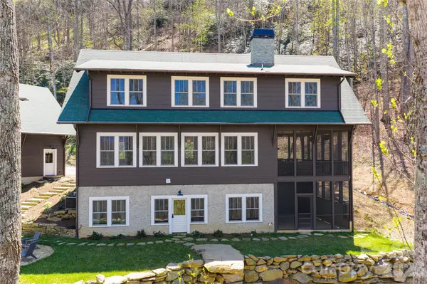 51 Summit RD, Swannanoa, NC 28778