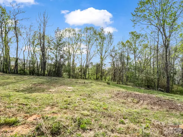 26 Adams Hill RD, Asheville, NC 28806