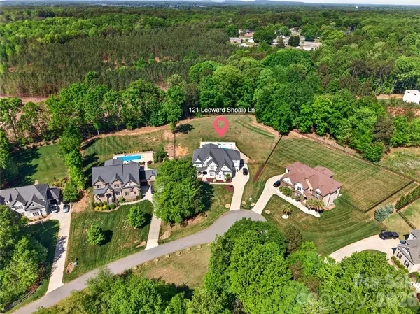 121 Leeward Shoals LN, Mooresville, NC 28117