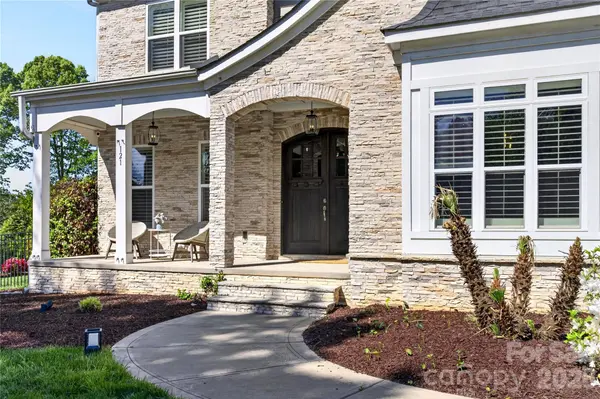 121 Leeward Shoals LN, Mooresville, NC 28117