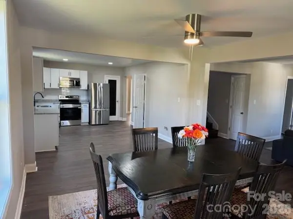 806 4th Street DR NW, Hickory, NC 28601