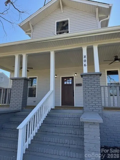 806 4th Street DR NW, Hickory, NC 28601