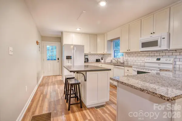 46 Wahuhu CT, Brevard, NC 28712