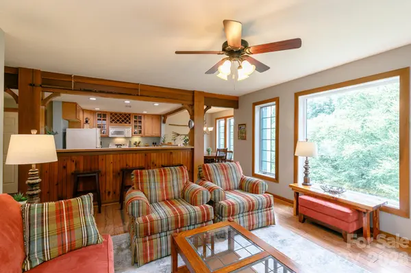 222 Creekside WAY #D202, Burnsville, NC 28714